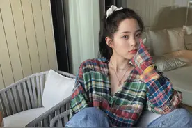 20岁欧阳娜娜晒照，却被发现在酒店穿鞋踩床？本人陷低素质争议图片