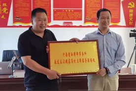 法律咨询进村庄   服务送到家门口图片