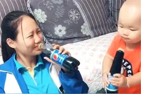 “最会哄娃姐姐”走红！14岁姐姐花式逗弟弟，网友：二胎家庭真好图片