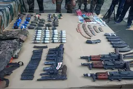 3名巴铁特种兵，深夜穿越印军阵地：为何每人都带2把54和1把AK？图片