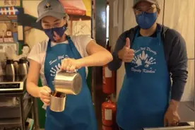 郭晶晶陪丈夫工作显腼腆，小露一手让霍启刚当众暴露“迷弟”本色图片