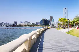 实拍深圳蛇口海景豪宅，神设计拐弯阳台户户见海景！图片