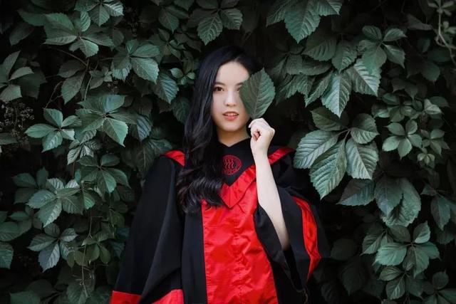 中央美院的学士服美上热搜！这是什么神仙毕业现场？