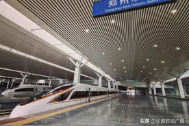 中车长客产“金凤凰”复兴号动车组在郑州正式运营！图片