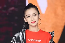 Angelababy的运动装穿搭，搭配大耳环时尚又有个性图片