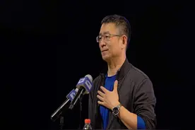 白岩松培养出学霸儿子，他的育儿观走红：让孩子吃3种苦，别心软图片