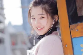 赵露思直播间怼黑粉反被嘲讽，曾因手滑点赞同行，败了路人缘图片