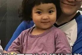 可爱表情包 | 尴尬而不失礼貌的微笑图片