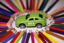 十三家出租车公司宣布减免一个半月租金，网约车行业还不开始？图片