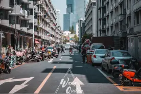 魔幻南京的神秘打卡地，一新一旧，藏着紫峰大厦最科幻的一面图片