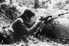 美国士兵哭着说，最怕越南女人的小刀，看完你就明白她们有多专业图片