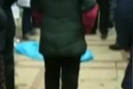 父母吵架母亲要跳楼被阻拦，却失手将4岁孩子从14楼推下视频封面