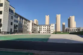 乌鲁木齐市第59小学会展分校投用！1620个娃娃上学了图片