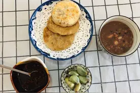 面食最爱吃馅饼，9两面烙了21个馅饼，荤素2种馅料，一顿全吃光了图片