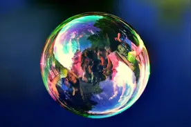 肥皂泡破碎瞬间温度超20000℃，远高于太阳表面，为何毫无感觉？图片