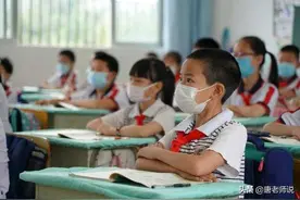 小学生考试“1.2+6.8=8”被打红叉，家长提出质疑，老师脸红了图片