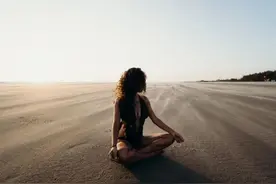 当你发现自己很难坚持自律时，不妨这样做图片