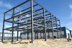 农村经常不住的房子，是用水泥硬化好还是保留泥地好？关键在于人图片