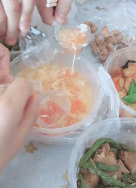 一直很好奇，男厕所常见这种标语。不知道女厕所的标语是什么