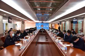 强化源头管控，东莞交警约谈37家重点车辆企业图片