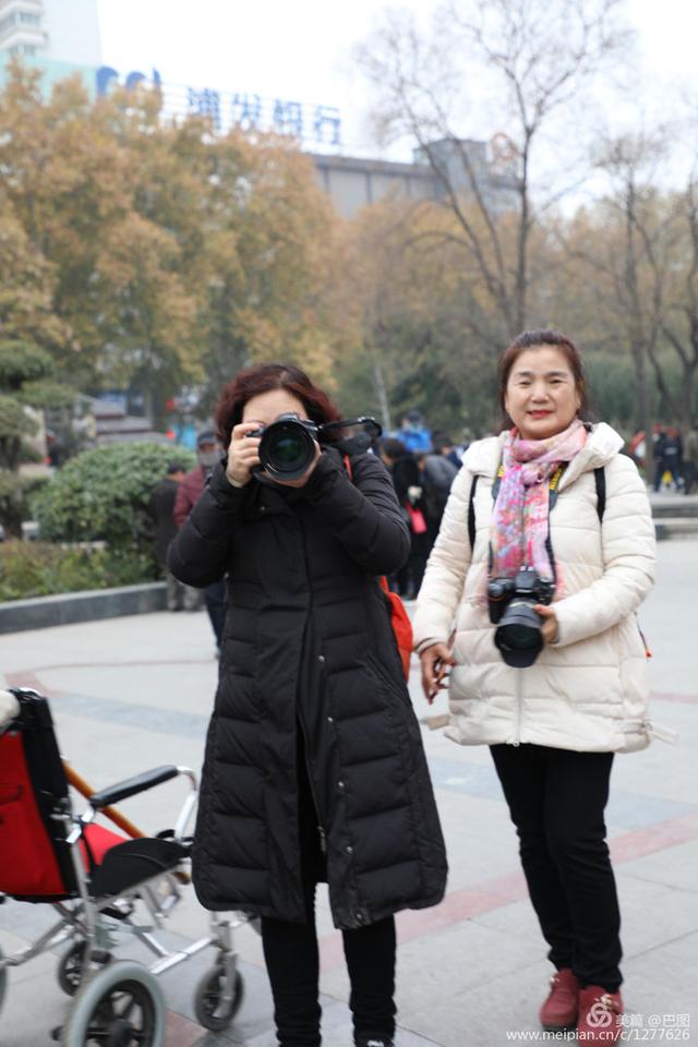 高手在民间，演出自娱自乐，洛阳周王城广场民间曲艺乐园