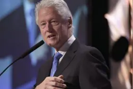 当年质问克林顿的北大女孩，后来嫁美国人，20年过去她过得如何？图片