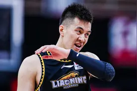 遍体鳞伤！郭艾伦总决赛拼到崴脚手肿 无缘总冠军他也值得尊重图片