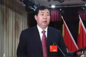 带着金条冬虫夏草香烟茅台，区长凌晨四点就去给榆林原市委书记“拜年”！奴颜婢膝到极点图片
