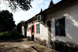 农村俗语“宁肯门前有一坟，不让东南缺一角”，为啥？老话很在理图片