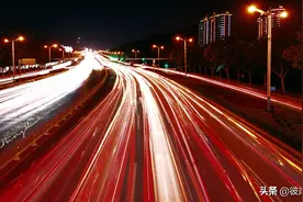 摄影技巧｜月黑风高夜，实操手机拍车轨图片