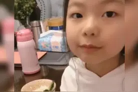 “别理她，她就是装哭的”，姐姐为了争宠，当父母面拆穿妹妹火了图片