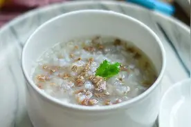 土豆洋葱牛肉粥，促进宝宝生长发育的营养美食，家常做法图片
