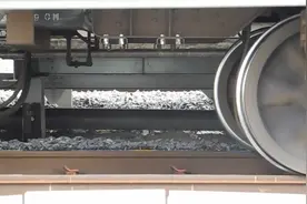 火车轮子和轨道都是光溜溜的铁，为啥不会打滑？看完解开多年疑惑视频封面