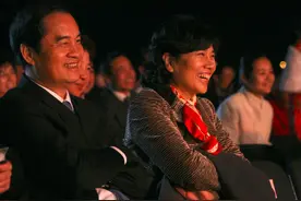 为收购格力，美资开8000万示好，董明珠回怼：给我8个亿也不行图片
