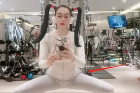 钟丽缇越老越假，穿健美裤勒出几层肉，还P成无皱纹少女图片