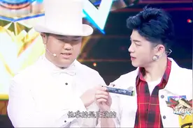 吹口琴还有正确姿势？口琴达人教你吹口琴，口琴也不是想吹就吹的视频封面