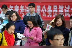 各级公务员“晋升年龄表”来了，到了年龄还不升职，基本晋升无望图片