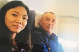 女博士被收养24年，亲生父母带50万补偿金来认亲，她女儿这样说图片