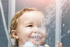 “洗澡”英语怎么说？别说成“wash body”图片