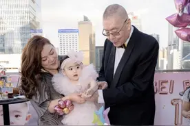 82岁刘诗昆给小女儿过1岁生日，生日会成富豪聚会，他还想追二胎图片