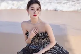 明星红毯各出奇招，关晓彤拿仙女棒贾乃亮拿钓鱼竿，热巴最少女图片