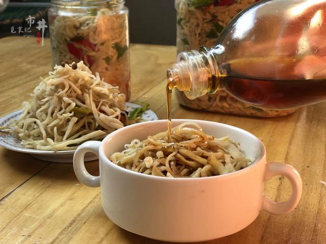 每年入冬，我家的腌芥菜总被“抢”，一次腌10斤，顿顿吃不烦