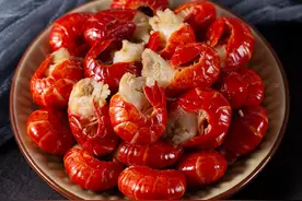 虾尾都是肉，为何卖得比整只小龙虾还便宜？网友：原来套路这么深图片