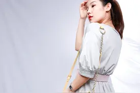 简佰格甜美清新鹅黄色马鞍包图片
