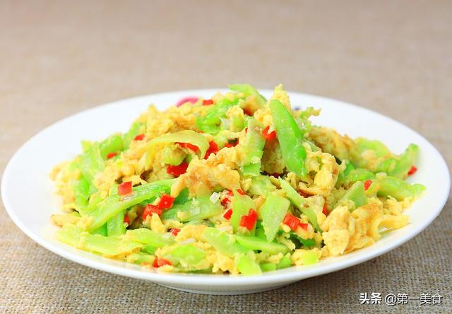 苦瓜炒鸡蛋怎么炒好吃又不苦（苦瓜炒鸡蛋）