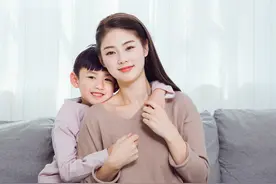 有这两种行为的宝妈，容易和儿子形成病态母子关系，或被孩子厌恶图片