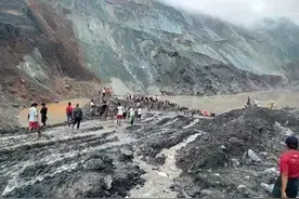 缅甸一翡翠矿区塌方约200人被埋：已找到113名遇难者遗体图片