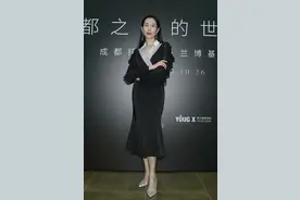 “低调女王”温峥嵘 穿“水母”袖礼服秀身材 婚姻至今还是谜图片