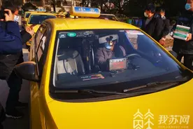 出租车防疫标准升级 乘车要扫行程码图片
