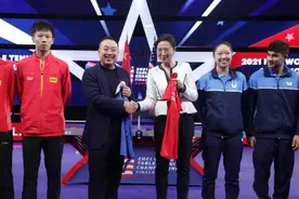 揭秘与刘国梁握手美女：入美籍后4战世乒，竟与国乒掌舵人是队友图片